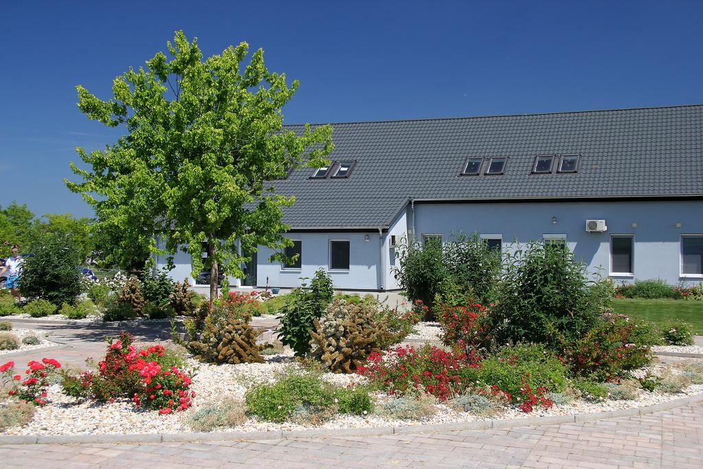 Hedervari Lovas Vendeghaz Exterior photo